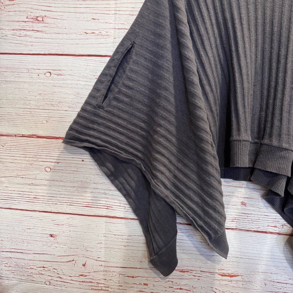Lululemon Forward Flow Poncho in Heathered Moonwalk - Picture 7 of 11
